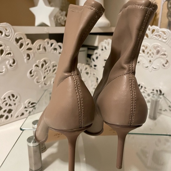 Zara soft leather boots with 4 inches pencils heels. - Picture 3 of 13